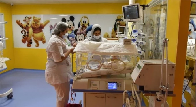 Doktorlar inanamadı! 25 yaşındaki kadın 9 bebek doğurdu...