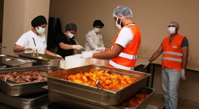 Nilüfer'de vatandaşa sıcak yemek desteği!