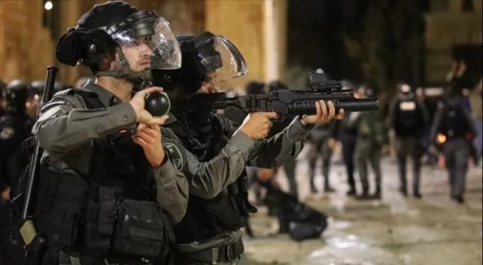 İsrail güçleri Kudüs'te 13 Filistinliyi gözaltına aldı!
