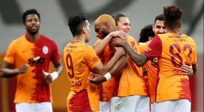 Galatasaray dev derbide Beşiktaş'ı 3 golle geçti! Şampiyonluk yarışı iyice kızıştı...