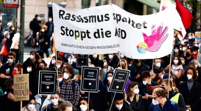 Almanya'nın başkenti Berlin'de polis şiddeti protesto edildi!