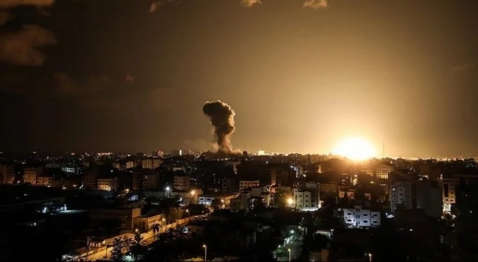 İsrail topçuları Gazze'de Hamas mevkilerini bombaladı!