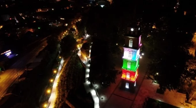 Bursa'dan İsrail'e tepki! Tophane Saat Kulesi Filistin bayrağı renklerinde!