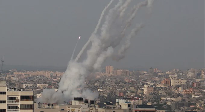 Roketler Gazze Şeridi'ne düştü: 2 ölü, 7 yaralı!