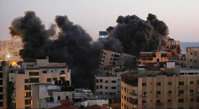 İsrail, Gazze'nin batısında sivillerin yaşadığı 12 katlı Hanadi Kulesi'ni hava saldırısıyla yıktı!