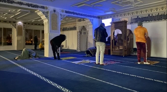 Fransa'da Müslümanlara ait 89 ibadet yeri izleniyor!