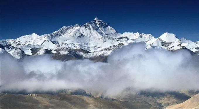 Everest'e tırmanan 2 dağcı öldü!