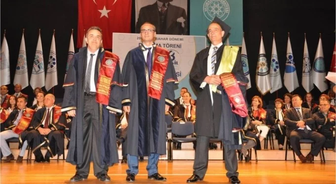 Herkese örnek oluyor! 5 üniversite bitiren Bursa Uludağ Üniversitesi doktoru!