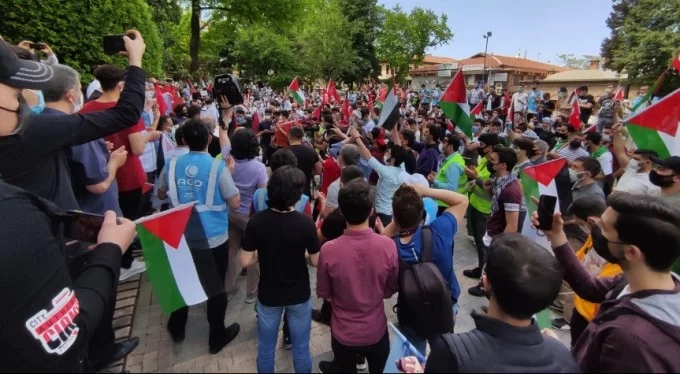 'Çocuk yaşlı demiyorlar' Bursa'da Cuma namazı çıkışı İsrail'e protesto!