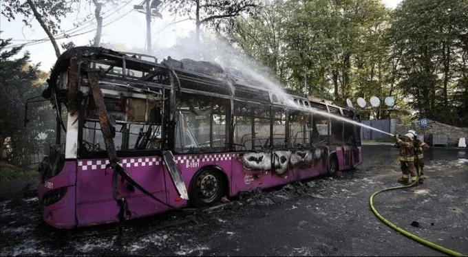 Sarıyer'de park halindeki otobüste yangın!