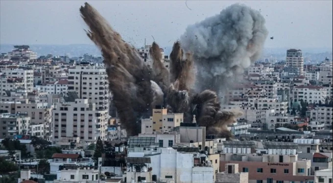 İsrail savaş uçakları ve topçu birlikleri ile Gazze'ye yeni bir saldırı başlattı!