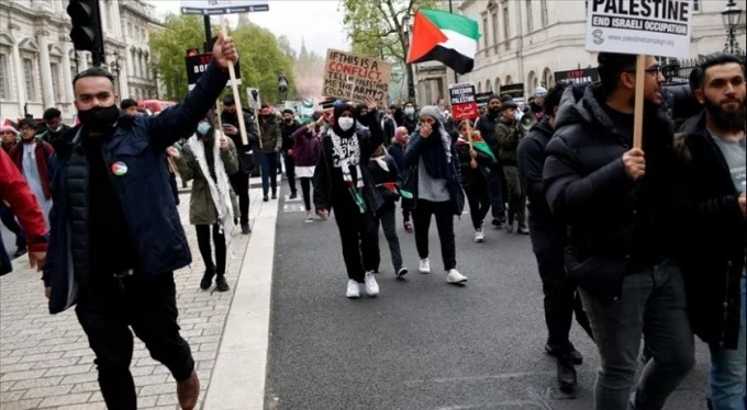 İsrail'in Filistinlilere yönelik saldırıları Londra'da protesto edildi!