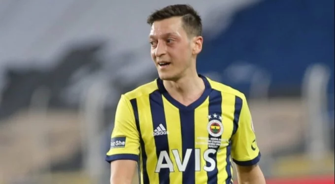 Fenerbahçe yönetimi Mesut Özil'i kaptan yapıyor!