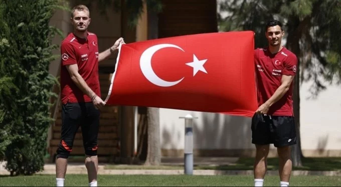 Milli futbolcular Mert Günok ve Kaan Ayhan EURO 2020'de başarıdan emin!