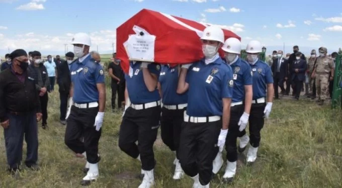 Bursa'da vefat eden polis memuru gözyaşlarıyla uğurlandı