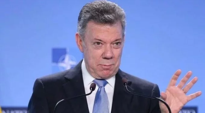 Eski Kolombiya Devlet Başkanı Santos özür diledi!