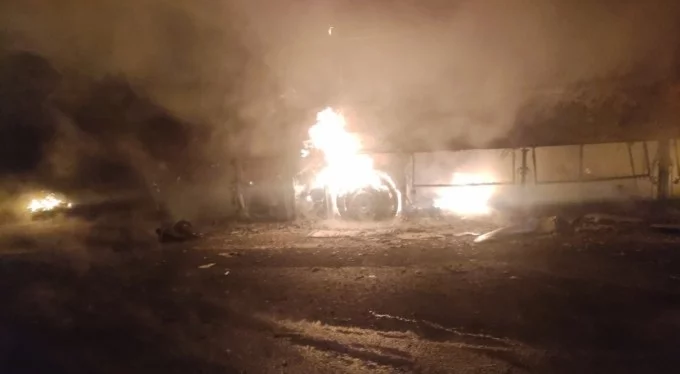 Bursa'da lastiği patlayan otobüs alev alev yandı, facianın eşiğinden dönüldü