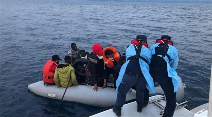 Türk kara sularına itilen 70 sığınmacı kurtarıldı!