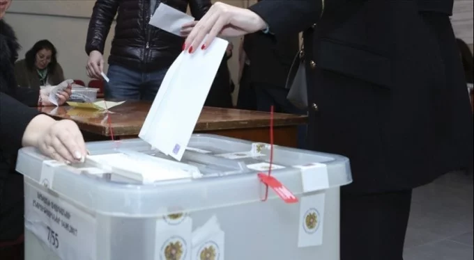Ermenistan'da erken parlamento seçimi başladı!