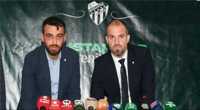 Mustafa Er, Bursaspor'la 3 yıllık resmi sözleşmeye imza attı!