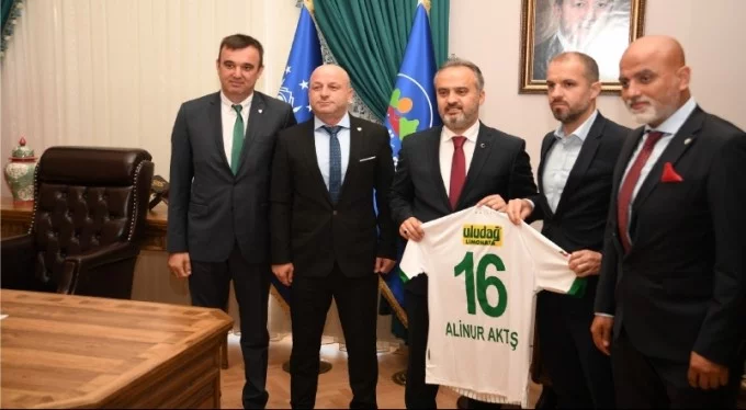 Bursaspor yönetimi Büyükşehir Belediye Başkanı Alinur Aktaş'ı ziyaret etti