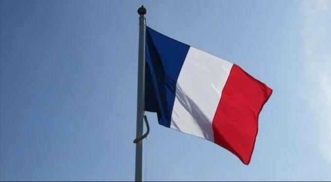 Fransa'da seçim görevlilerinin başörtülü olması tartışma yarattı!