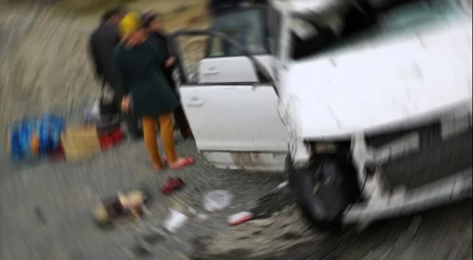 İran'da gazetecileri taşıyan otobüs kaza yaptı!