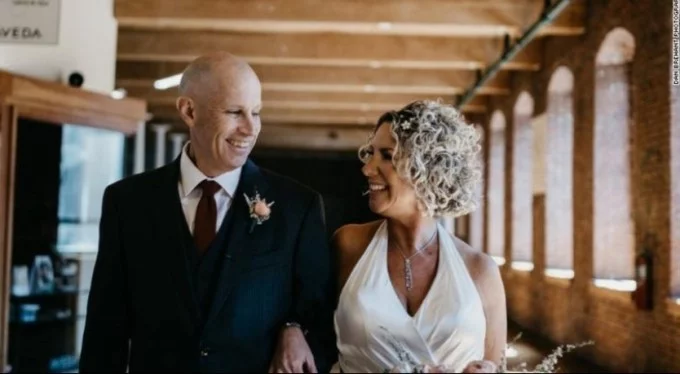 Alzheimer hastası adam 12 yıllık eşiyle evli olduğunu unuttu, tekrar evlendi!
