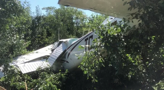 Bursa'da uçak kazası! Havalimanı yerine meyve bahçesine indi