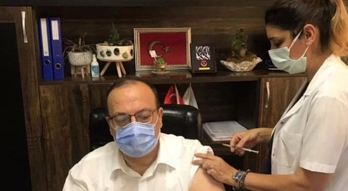 Bursa Valisi Yakup Canbolat 3. doz aşısını oldu!