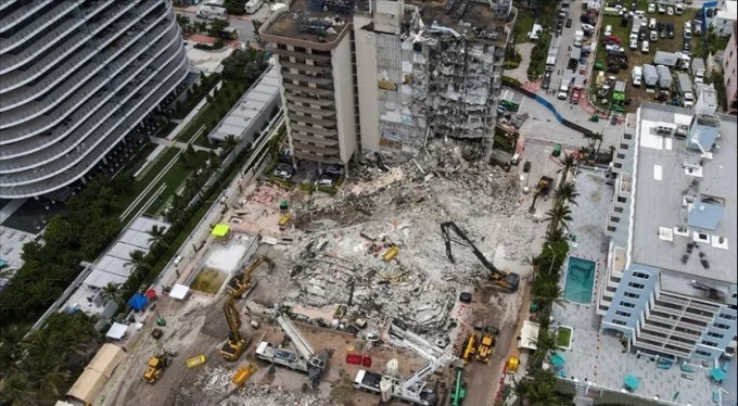 Miami'de bir kısmı çöken 13 katlı binanın tamamının yıkılmasına karar verildi