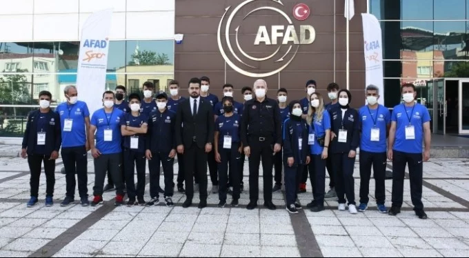Bursa'da 20 genç AFAD gönüllüsü olmak için tatbikata katıldı!