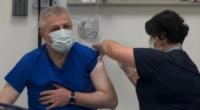 Bursa İl Sağlık Müdürü Yavuzyılmaz, üçüncü doz aşısını oldu!