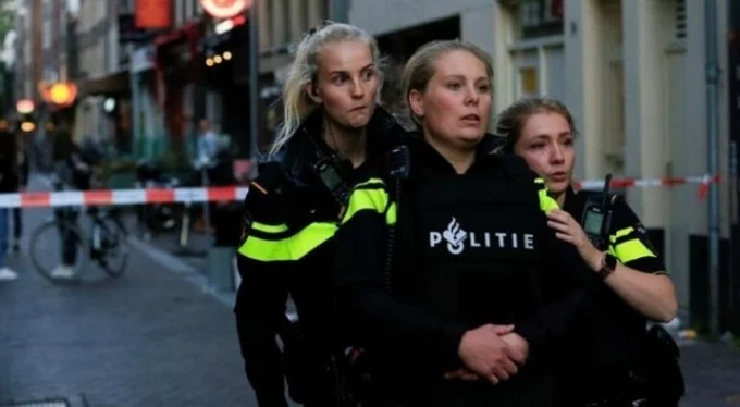 Ajanslar son dakika duyurdu! Hollandalı gazeteci sokak ortasında vuruldu