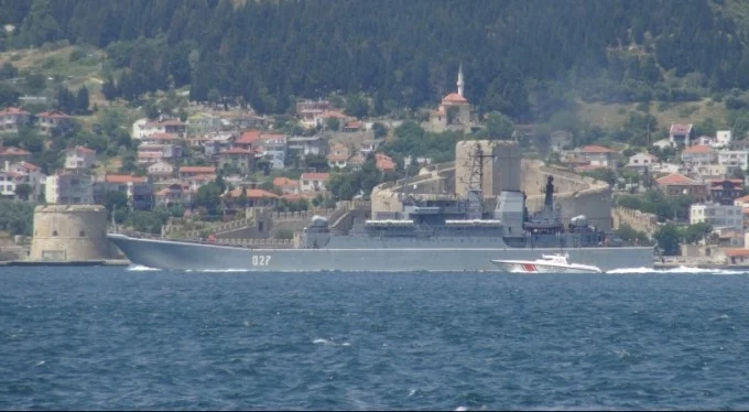 Rus savaş gemileri peş peşe Çanakkale Boğazı'ndan geçti!