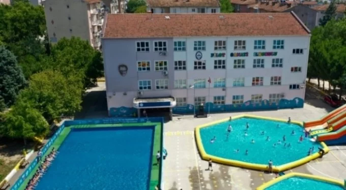 Bursa Büyükşehir'den örnek proje! Okul bahçeleri tatil köyünü aratmıyor!