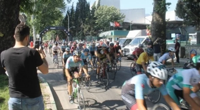 Bursa'da bisiklet tutkunları yarıştı!