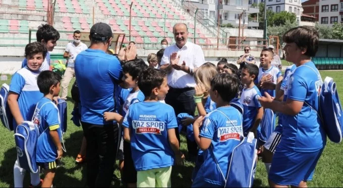 Yaz Spor Okulu'nda formalar Başkan Türkyılmaz'dan