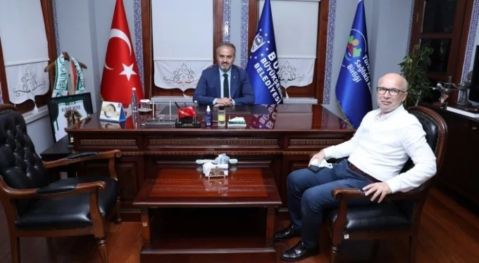Bursa Büyükşehir Belediye Başkanı Aktaş'ın kurban bağışı Kızılay'a