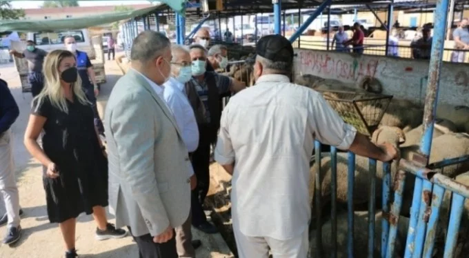 Nilüfer Belediye Başkanı Erdem'den hayvan pazarına ziyaret
