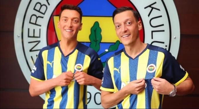 Mesut Özil'in balmumu heykeli, İstanbul'a getirildi