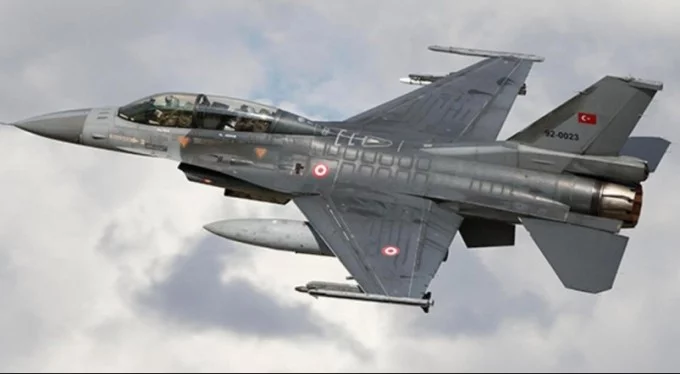 Türk jetleri Polonya'da havalandı! 'Görevlere daima hazır'