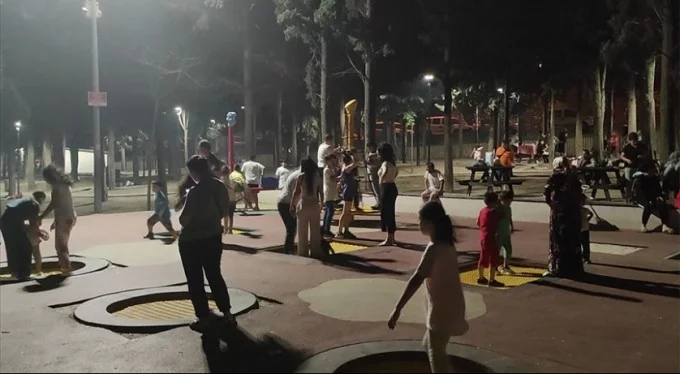 İstanbul'da sıcaktan bunalan vatandaşlar parkları doldurdu