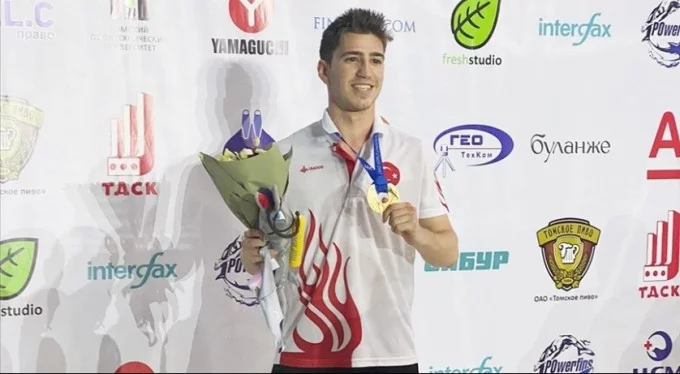 Dünya şampiyonu milli yüzücü Derin Toparlak: Ülkem için ilk madalyayı kafama koymuştum