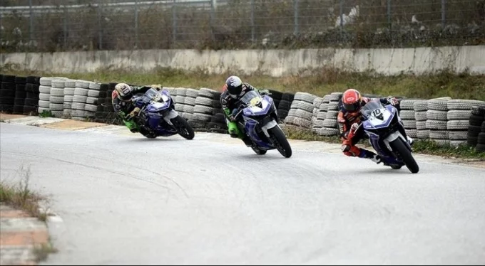Milli motosikletçi Toprak Razgatlıoğlu ve Bahattin Sofuoğlu, Hollanda yarışında talihsizlikler yaşadı