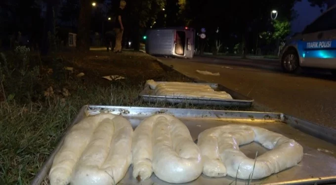 Bursa'daki kazada çok sayıda yaralı var! Poğaça ve börek hamurları yola döküldü