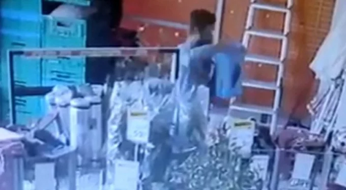 Bursa'da süpermarket hırsızları kameralara yakalandı!