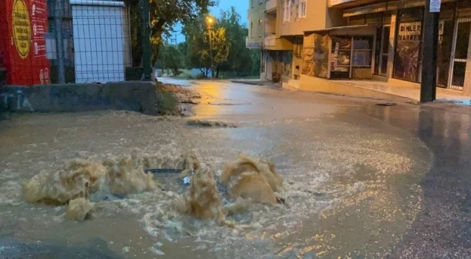 Bursa'da sel baskını: Birçok ev sular altında kaldı