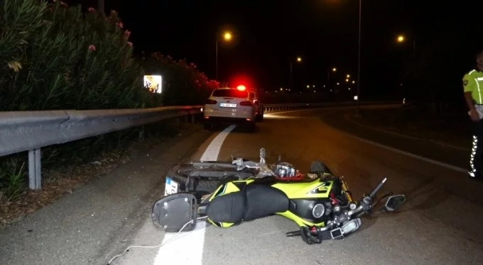 Bursa'da feci kaza! Motosiklet sürücüsü bariyerlere çarptı...