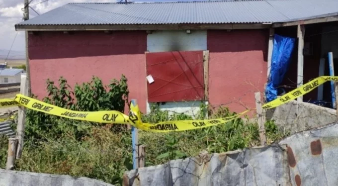 Kars'ta korkunç olay: Bakkalı öldürüp, iş yerini yaktılar